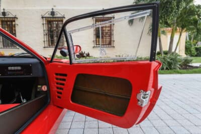 1100万5000ドル（邦貨換算約16億3600万円）で落札されたフェラーリ「F40コンペティツィオーネ」（C）Courtesy of RM Sotheby's