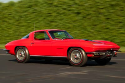 24万800ドル（邦貨換算約3580万円）で落札されたシボレー「コルベット スティングレイ 427」C）Courtesy of RM Sotheby's