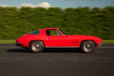 24万800ドル（邦貨換算約3580万円）で落札されたシボレー「コルベット スティングレイ 427」C）Courtesy of RM Sotheby's