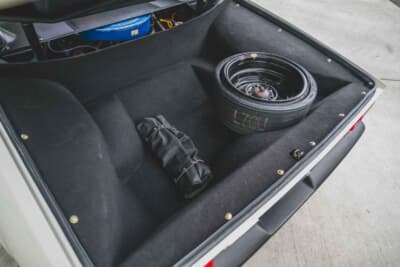 24万6400ドル（邦貨換算約3630万円）で落札されたデ・トマソ「パンテーラL」（C）Courtesy of RM Sotheby's