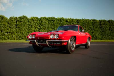 24万800ドル（邦貨換算約3580万円）で落札されたシボレー「コルベット スティングレイ 427」C）Courtesy of RM Sotheby's