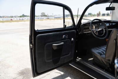 33万5000ドル（邦貨換算約4940万円）で落札されたフォルクスワーゲン「ビートル リムジン」C）Courtesy of RM Sotheby's