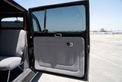 33万5000ドル（邦貨換算約4940万円）で落札されたフォルクスワーゲン「ビートル リムジン」C）Courtesy of RM Sotheby's