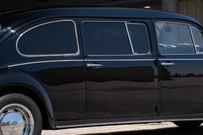 33万5000ドル（邦貨換算約4940万円）で落札されたフォルクスワーゲン「ビートル リムジン」C）Courtesy of RM Sotheby's