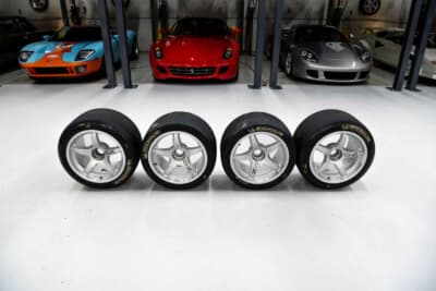 1100万5000ドル（邦貨換算約16億3600万円）で落札されたフェラーリ「F40コンペティツィオーネ」（C）Courtesy of RM Sotheby's