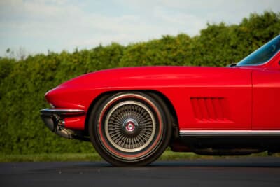 24万800ドル（邦貨換算約3580万円）で落札されたシボレー「コルベット スティングレイ 427」C）Courtesy of RM Sotheby's