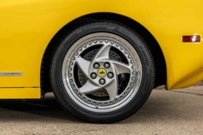 91万2500ドル(邦貨換算約1億3430万円)で落札されたフェラーリ「F512M」(C)Courtesy of RM Sotheby's