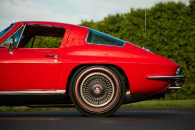 24万800ドル（邦貨換算約3580万円）で落札されたシボレー「コルベット スティングレイ 427」C）Courtesy of RM Sotheby's