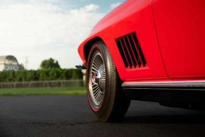 24万800ドル（邦貨換算約3580万円）で落札されたシボレー「コルベット スティングレイ 427」C）Courtesy of RM Sotheby's