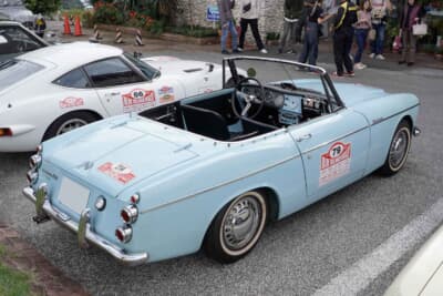 ダットサン1500 スポーツロードスター：一色さん親子がエントリーしたのは、アメリカから里帰りした1964年式ダットサン1500 スポーツロードスター（SPL310）。爽やかなブルーが印象的だ