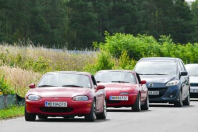 ライスブレンネンからの帰路につくドイツの日本車ファンたちの列