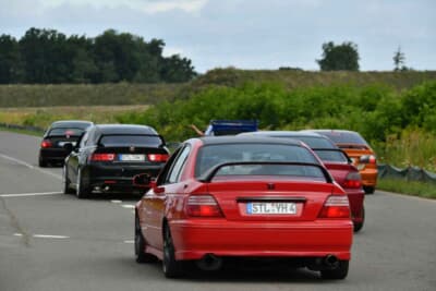 こちらではホンダ車ファンが隊列を組んで走行中