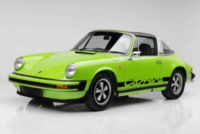 30万2000ドル(邦貨換算約4450万円)で落札されたポルシェ「911カレラ 2.7タルガ」(C)Courtesy of RM Sotheby's
