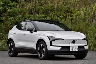 EX30 Plus Single Motor:外観上の違いは18インチホイールが標準で、パノラマガラスサンルーフの設定はない