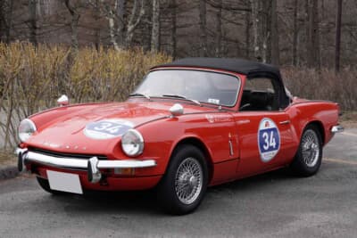 トライアンフ スピットファイアMk3:1962年にデビューしたトライアンフ スピットファイアはシリーズ進化をしながら1981年まで生産されたロングセラーである。南さんご夫妻の愛車は1968年式のMk3モデルだ