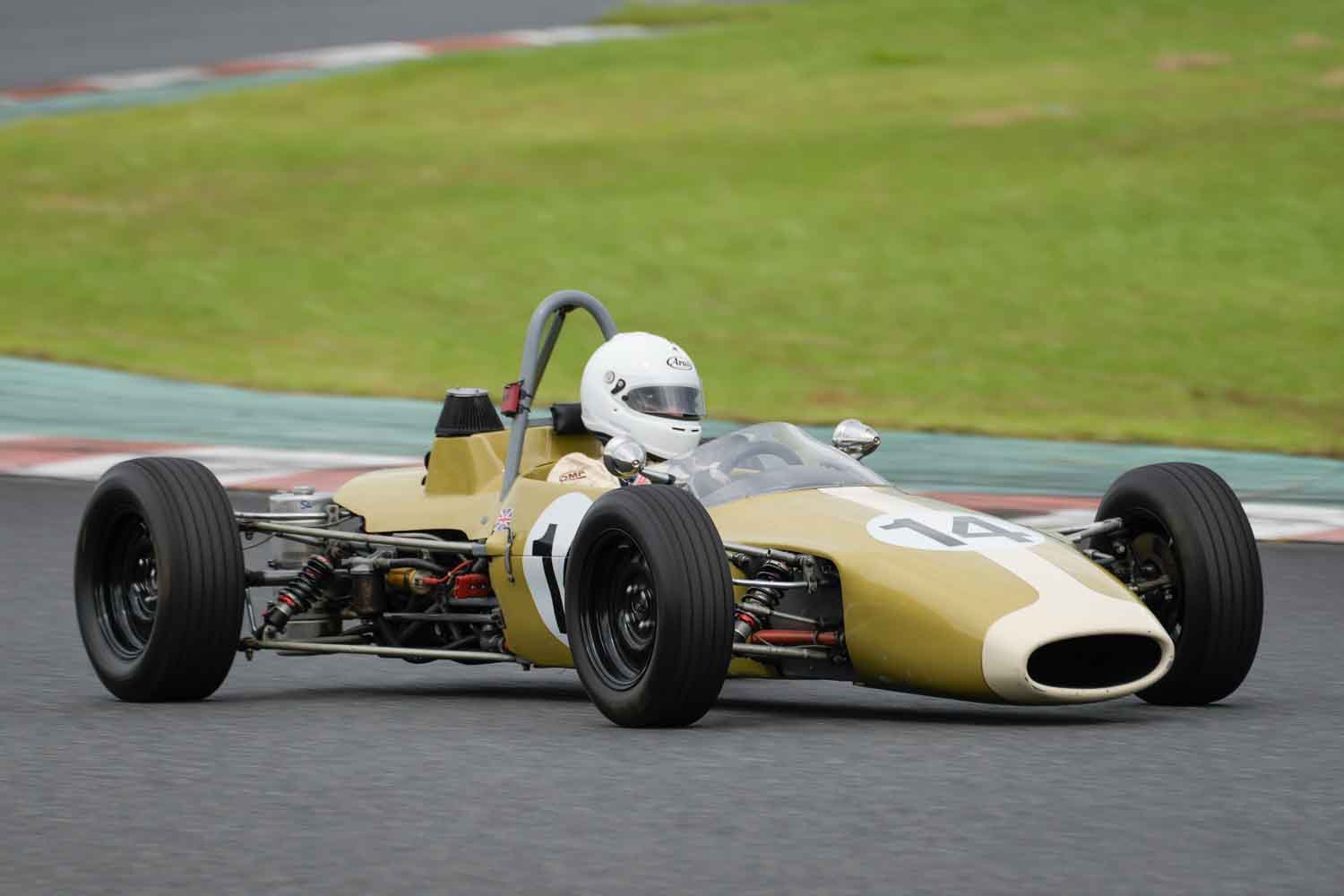 なにわのサーティース」が葉巻型フォーミュラで挑む！“2輪＋4輪”の夢