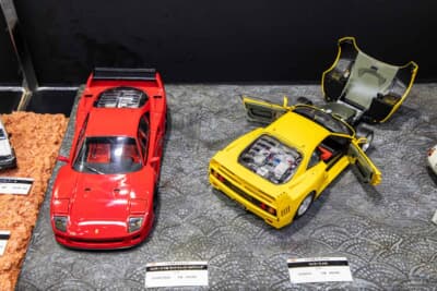 1/18スケール 京商 ダイキャスト フェラーリ F40 ライトウェイト LMウイング（左）と1/18スケール 京商 ダイキャスト フェラーリ F40（右）
