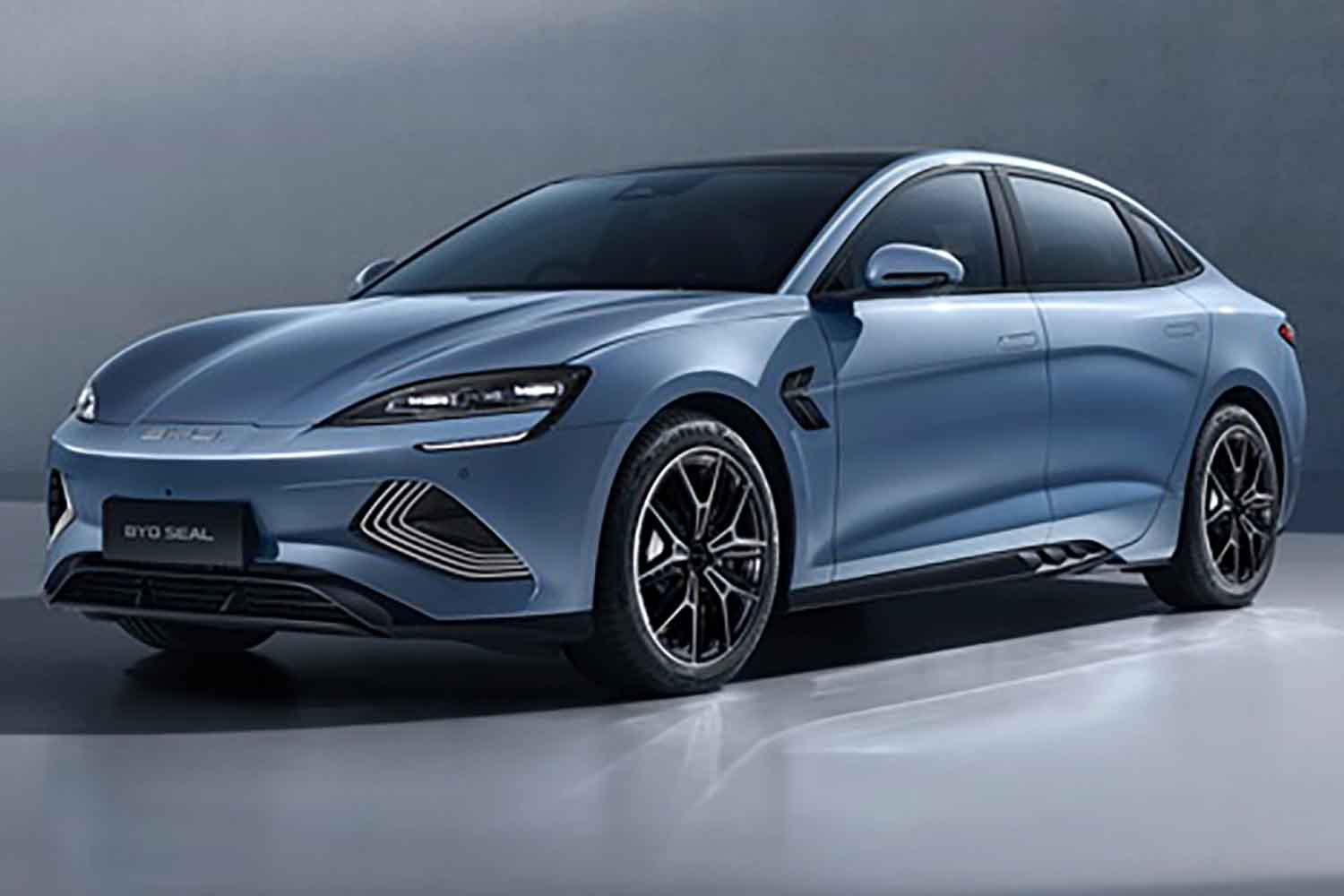 BYD「SEAL」が電子制御サスや快適装備をアップデート！価格改定で