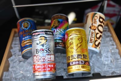 日本語が書かれた缶コーヒーも、日本車カスタムの大切なエッセンスなんだそうです