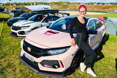 ボディカラーがピンクのホンダ・シビック・タイプRは女性がオーナー