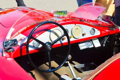 フィアット 508C アラドーロ:インパネまわりはシンプルにまとめられたレイアウト