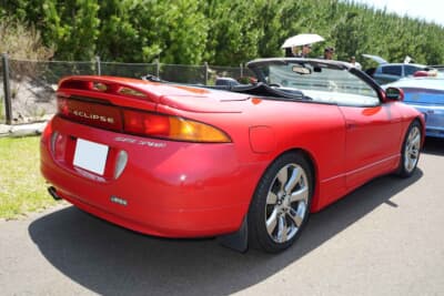 三菱 エクリプス スパイダー:ボリューミーなリアまわりもいい意味で日本車らしくない。なお約220台も集まったオープンカーのうち、エクリプスはこの1台のみである
