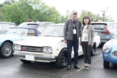 1969年式日産スカイライン2000GT-Rのオーナー根元剛雄さんと妻の名穂子さん