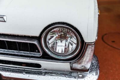 スバル ff-1 1300G:本来は大きなや大きなヘッドライトベゼルだが、初期型のディテールに変更している