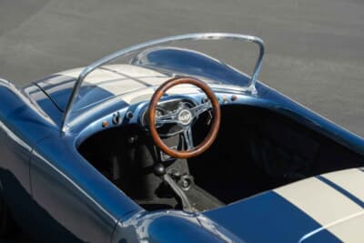 2万1000ドル（邦貨換算約310万円）で落札されたハリントン「コブラ ジュニアカー」（C）Courtesy of RM Sotheby's