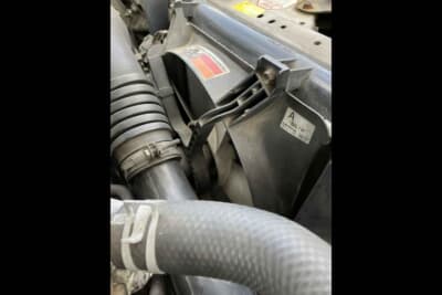 初代ロードスターの電動ファンは、水温が102℃から108℃になると作動する仕組みだ