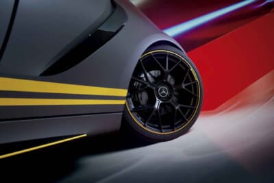 メルセデスAMG CLE53 マヌファクトゥーアエディション：足もとには20インチ鍛造AMGアルミホイールにイエローのラインが入る