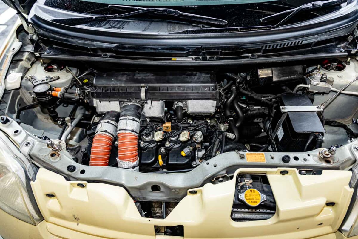 ダイハツ エッセ：1クラスはフルコンが認められている。齊藤の車両はLINKのクロフネで現車セッティングをしている