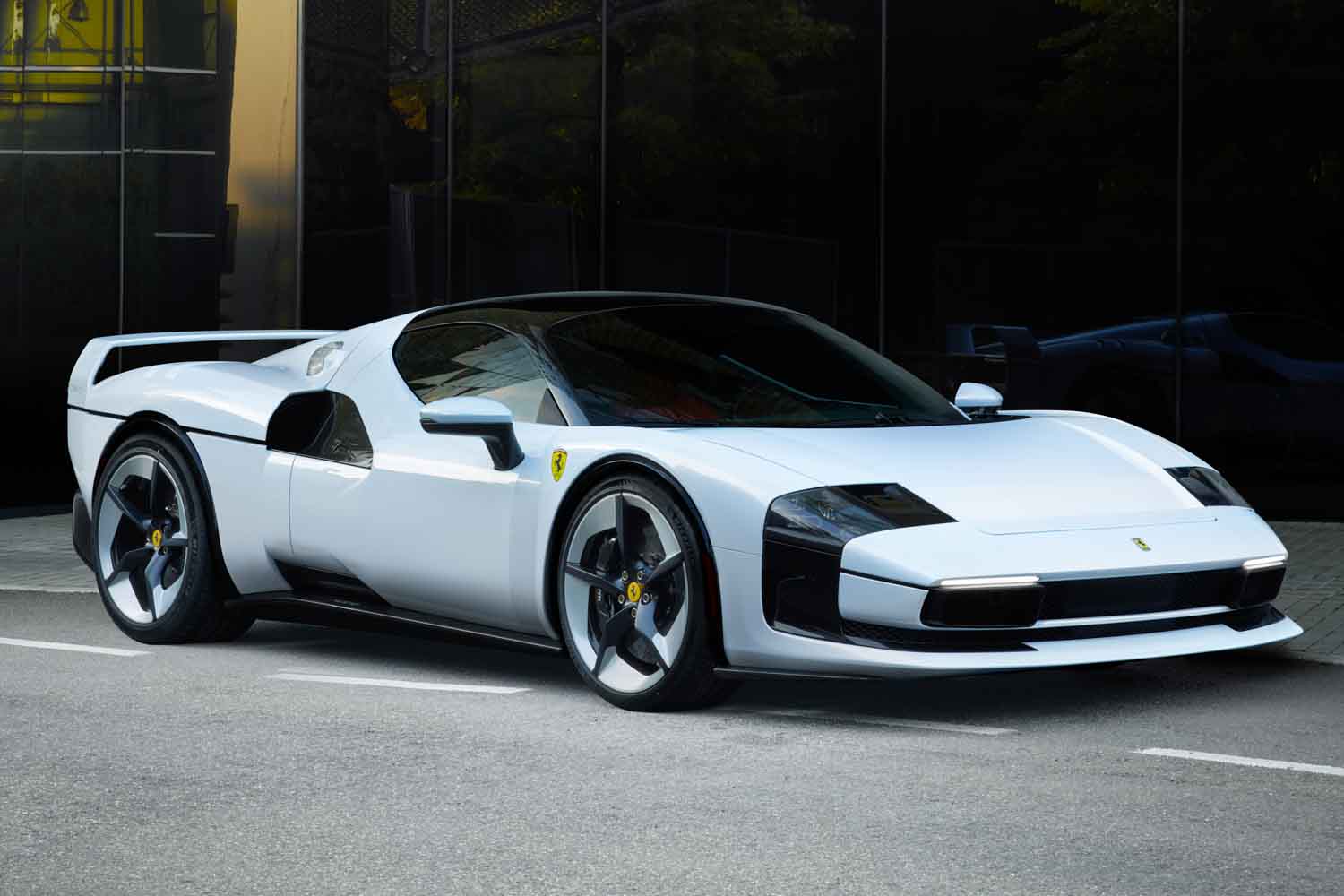 02_AMW_251022_ferrari-sc40_.jpeg