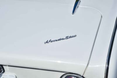 ホンダ S600:リアのトランクに装着されるエンブレム