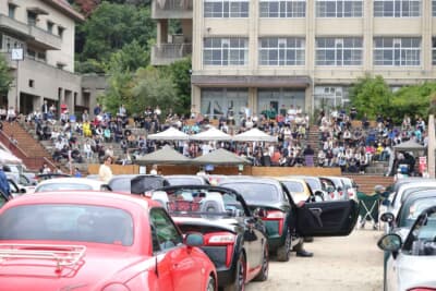 北海道から九州までのコペン約300台が集結し、個性あふれるカスタムやチューニングが披露された