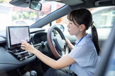 情報源は自治体や観光協会、公共データベース、提携する商業施設など多岐にわたる