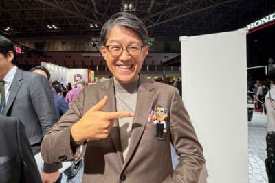 トヨタの佐藤恒治社長が指差す先には…?
