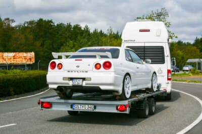 牽引されていたグッドコンディションをキープのR34に、しばしうっとり後追い走行