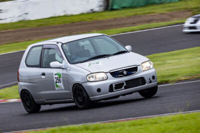 1クラス優勝の256号車 齋藤博文選手