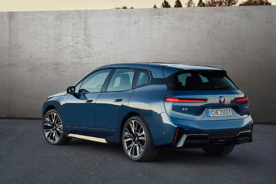 BMW iX:独特のモノシリック・シェイプを採用