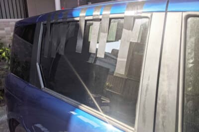 灯火類やフロントガラス、運転席・助手席横の窓ガラスなどを補修した場合、保安基準不適合になる。後席のウインドウなら整備不良とならない可能性はある