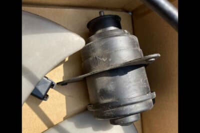 オーバーヒートの原因となった故障した電動ファンモーター