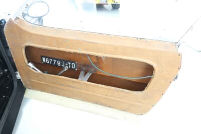 ランチア ラリー:ケブラーで整形されたラリー037のドア。軽量だがしっかりとした作りだ