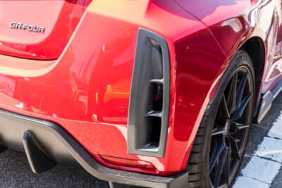 トヨタ GRヤリス:リアバンパーにはダクトを設置し、リアバンパー内に滞留する空気を整流する