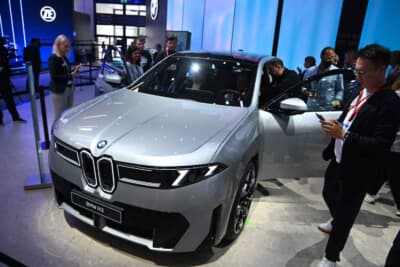 iX3が本年度のBMWブースの主役