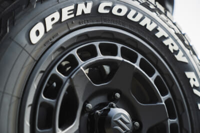 マッドヴァンスXタイプS：フランジと外周部のオフな造形は三部作で共通。そこからセンターへ向けて骨太な6本スポークを強烈に落とし込むのがパワフル