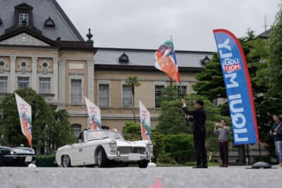 「コッパディ京都 2025」京都府庁旧本館を背景に京都府知事 西脇隆俊氏の合図でスタートするのはMGミジェット