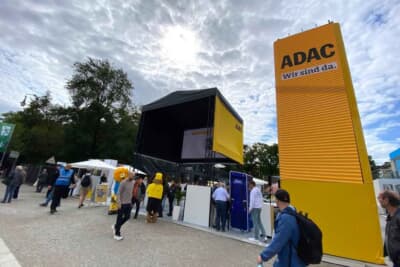 ADACは日本のJAFに相当する機関です