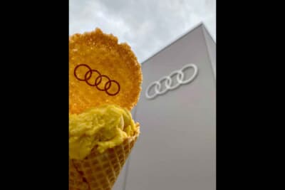 アウディで頂いたおいしいアイスクリームですが、添えられたアウディの四輪マークが付いたコーンが嬉しいですね