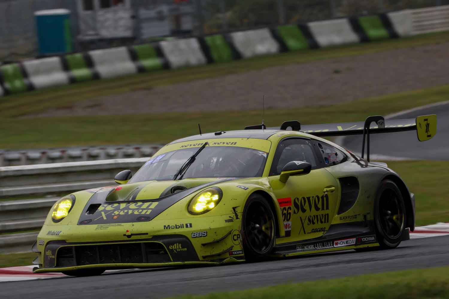 SUPER GT 300 第7戦】「最後の9分」でドラマが！上位2台の順位を